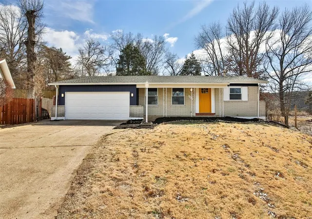 Photo 1 of Sale Pending at 11000 Worchester Dr, Saint Louis, MO 63136 | MLS# 25013017 | Listing updated on 2025-03-09