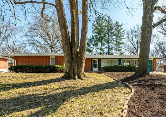 Photo 1 of Single family home for sale at 714 Lantern Ln, Saint Louis, MO 63132 | MLS# 25013027 | Listing updated on 2025-03-20