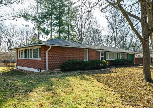 Photo 2 of Single family home for sale at 714 Lantern Ln, Saint Louis, MO 63132 | MLS# 25013027 | Listing updated on 2025-03-20