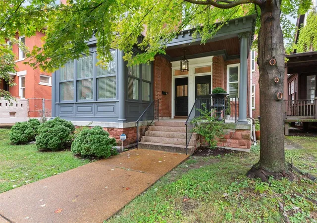 Photo 2 of Condo for sale at 5070 Waterman Blvd #B, Saint Louis, MO 63108 | MLS# 25013028 | Listing updated on 2025-03-06