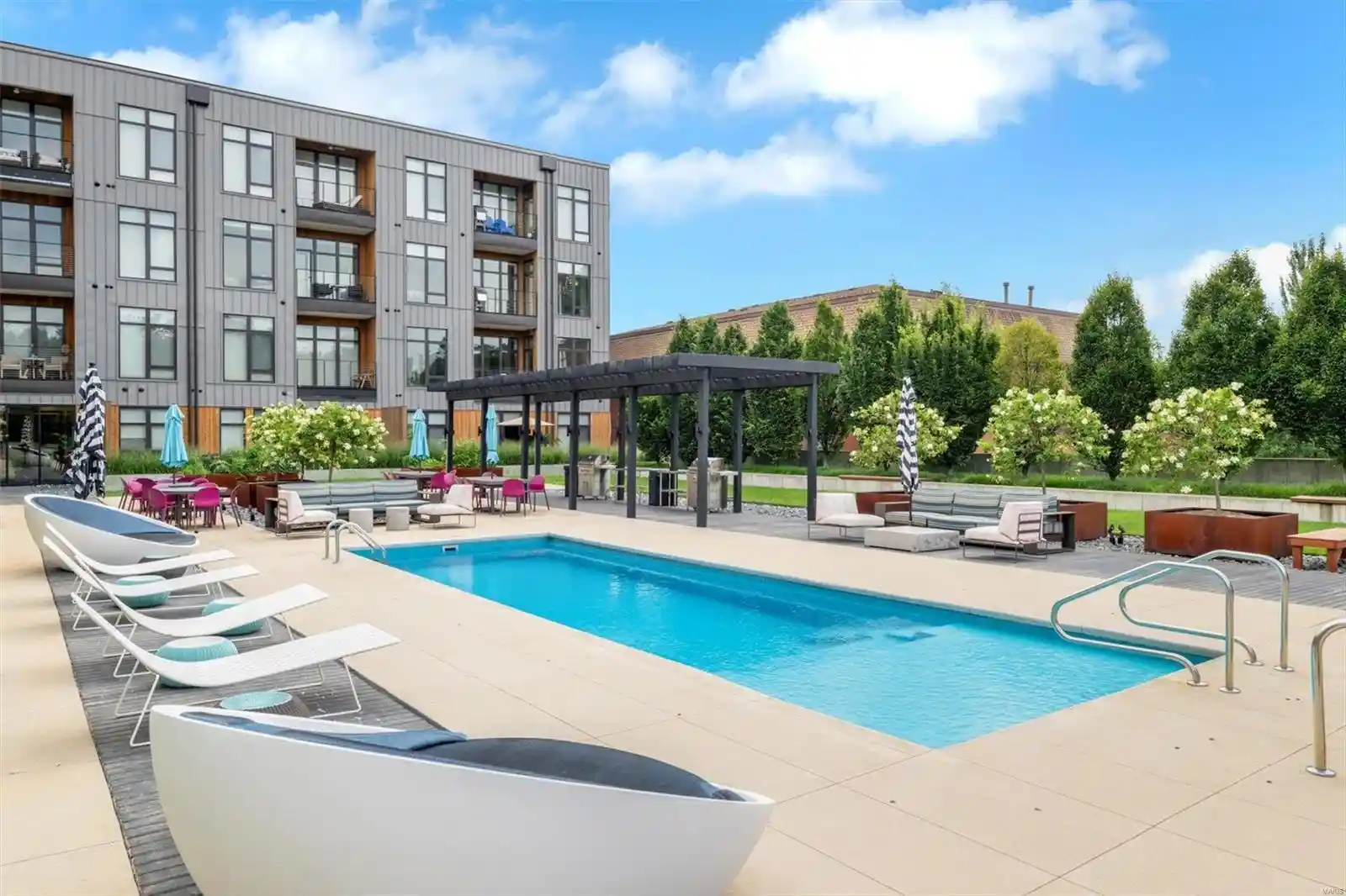 Listing Photo 2 - Condo for sale in 4101 Laclede Ave located at 4101 Laclede Ave, St. Louis, MO 63108 - Unit #411