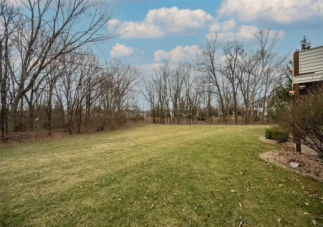 Photo 2 of Sale Pending at 809 Waterford Villas Dr #5, Lake Saint Louis, MO 63367 | MLS# 25013088 | Listing updated on 2025-03-11