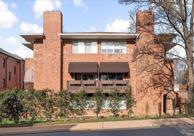 Photo 1 of Condo for sale at 139 Gay Ave, Saint Louis, MO 63105 | MLS# 25013094 | Listing updated on 2025-03-21