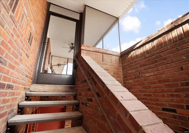 Photo 3 of Condo for sale at 139 Gay Ave, Saint Louis, MO 63105 | MLS# 25013094 | Listing updated on 2025-03-21