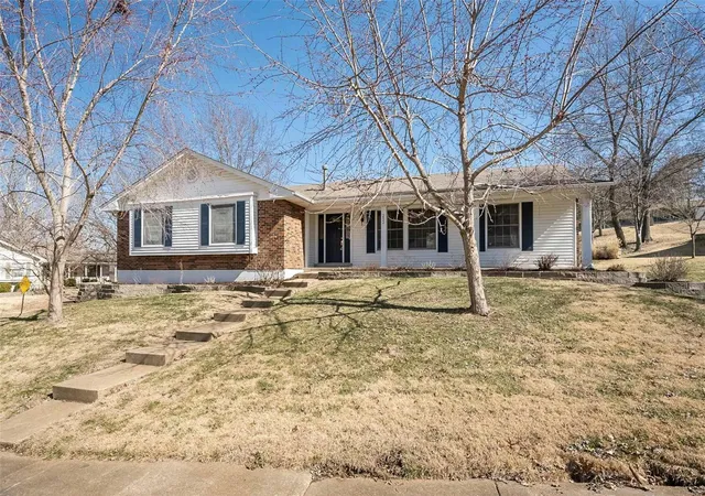 Photo 1 of Single family home for sale at 252 Essex Ml Dr, Ballwin, MO 63011 | MLS# 25013107 | Listing updated on 2025-03-08
