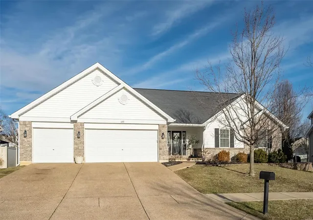 Photo 2 of Single family home for sale at 1271 Twinleaf Cir, Saint Peters, MO 63376 | MLS# 25013144 | Listing updated on 2025-03-14