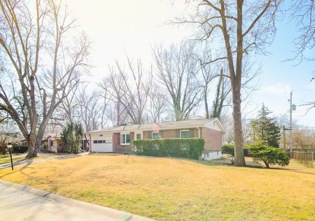Photo 3 of Sale Pending at 9402 Fredric Ct, Saint Louis, MO 63144 | MLS# 25013203 | Listing updated on 2025-03-17