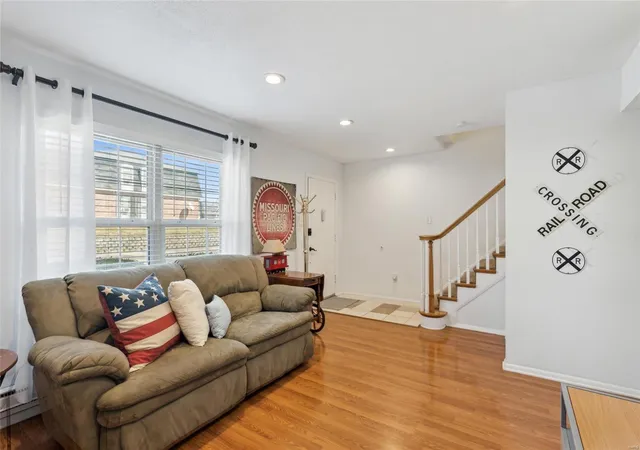 Photo 2 of Townhouse for sale at 1730 Mayenne Ct, Saint Louis, MO 63125 | MLS# 25013206 | Listing updated on 2025-03-18