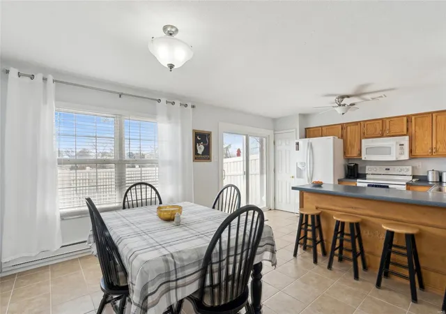 Photo 4 of Townhouse for sale at 1730 Mayenne Ct, Saint Louis, MO 63125 | MLS# 25013206 | Listing updated on 2025-03-18