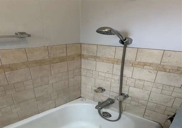 Photo 4 of Multi family home for sale at 866 Washington Ave, Alton, IL 62002 | MLS# 25013214 | Listing updated on 2025-03-06