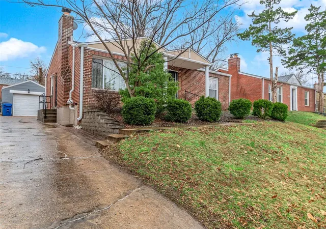 Photo 2 of Single family home for sale at 7860 Ahern Ave, Saint Louis, MO 63130 | MLS# 25013266 | Listing updated on 2025-03-06