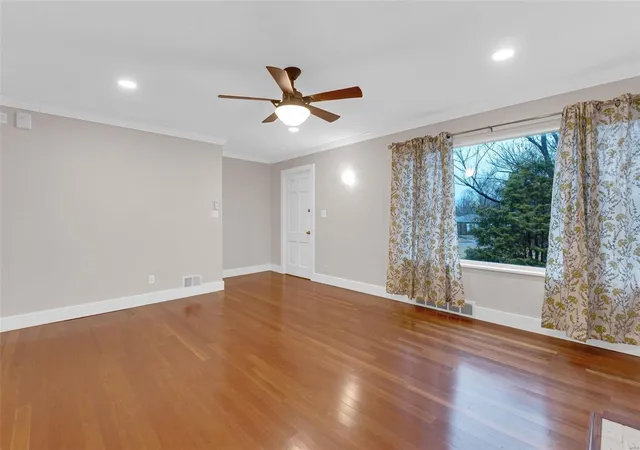 Photo 4 of Single family home for sale at 7860 Ahern Ave, Saint Louis, MO 63130 | MLS# 25013266 | Listing updated on 2025-03-06