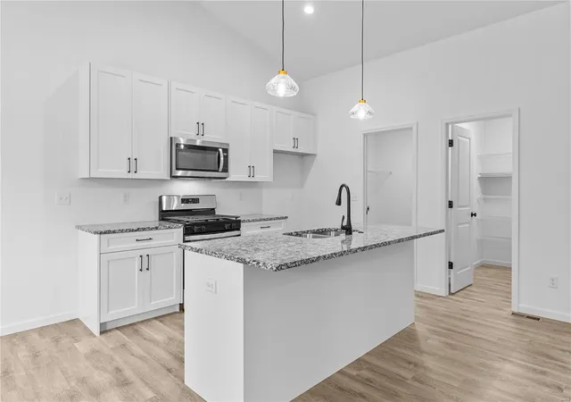 Photo 2 of Single family home for sale at 14 Cumberland Ave, Maryland Heights, MO 63043 | MLS# 25013280 | Listing updated on 2025-03-09
