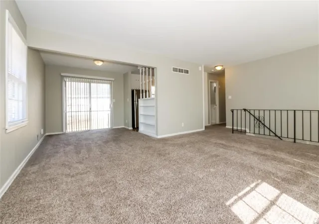 Photo 3 of Single family home for sale at 14608 E 34Th Terr S, Independence, MO 64055 | MLS# 25013290 | Listing updated on 2025-03-06