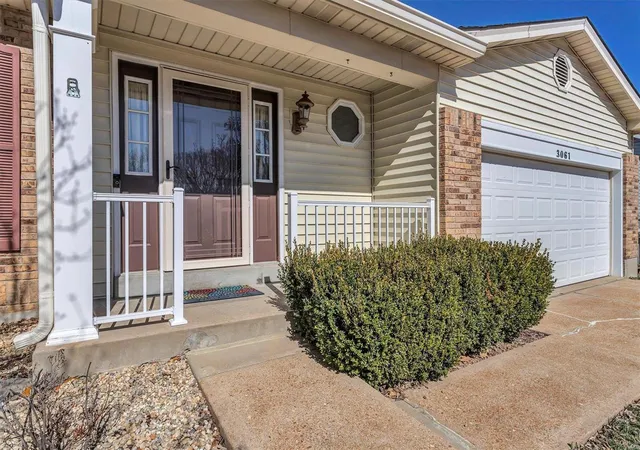 Photo 2 of Sale Pending at 3061 Grassy Valley Dr, Saint Louis, MO 63129 | MLS# 25013301 | Listing updated on 2025-03-11