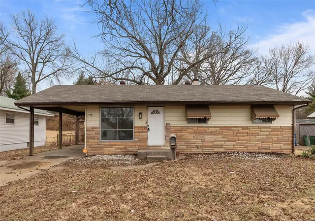 Photo 1 of Sale Pending at 10424 Spring Garden Dr, Saint Louis, MO 63137 | MLS# 25013322 | Listing updated on 2025-03-16