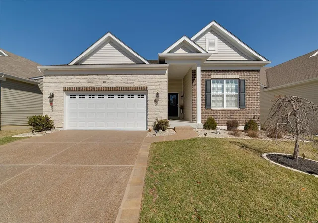 Photo 1 of Sale Pending at 425 Barn Swallow Dr, Lake Saint Louis, MO 63367 | MLS# 25013377 | Listing updated on 2025-03-19