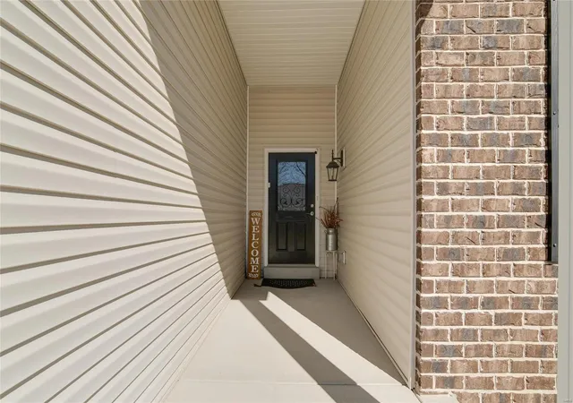 Photo 2 of Sale Pending at 425 Barn Swallow Dr, Lake Saint Louis, MO 63367 | MLS# 25013377 | Listing updated on 2025-03-19