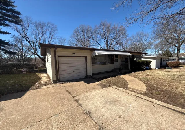 Photo 3 of Sale Pending at 9319 Clarion Dr, Saint Louis, MO 63136 | MLS# 25013452 | Listing updated on 2025-03-08