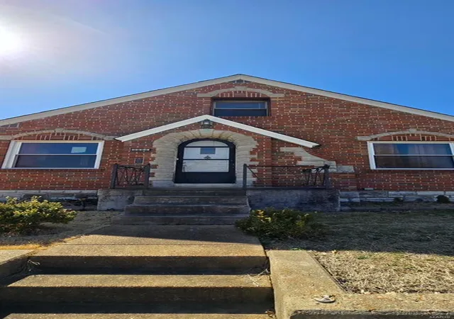 Photo 1 of Sale Pending at 3806 Bayless Ave, Saint Louis, MO 63125 | MLS# 25013509 | Listing updated on 2025-03-08