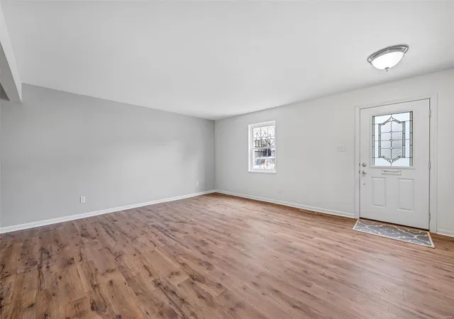 Photo 2 of Townhouse for sale at 1037 Pinegate Dr, Saint Louis, MO 63122 | MLS# 25013533 | Listing updated on 2025-04-03