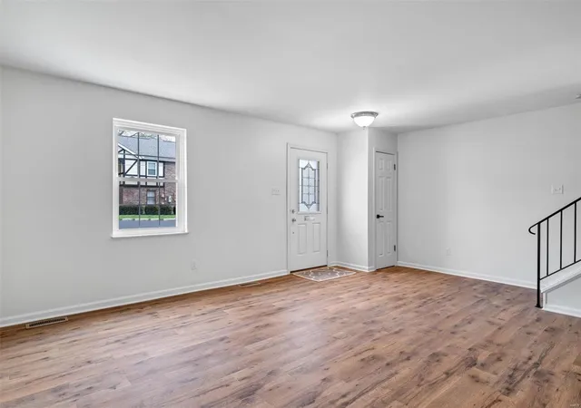 Photo 3 of Townhouse for sale at 1037 Pinegate Dr, Saint Louis, MO 63122 | MLS# 25013533 | Listing updated on 2025-04-03