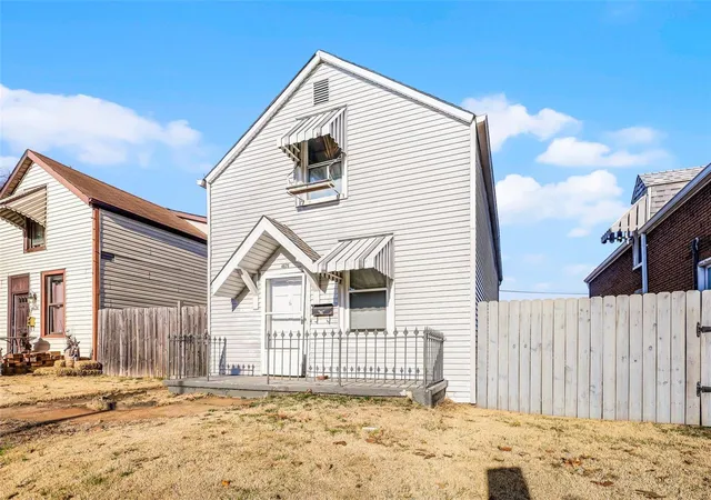 Photo 2 of Single family home for sale at 4629 Varrelmann Ave, Saint Louis, MO 63116 | MLS# 25013545 | Listing updated on 2025-03-17