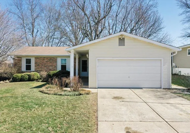Photo 1 of Sale Pending at 12 Dogwood Ln, Saint Peters, MO 63376 | MLS# 25013547 | Listing updated on 2025-03-19