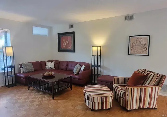 Listing Photo 4 - Condo for sale in building located at 5398 Pershing Ave, St. Louis, MO 63112 - Unit #3E