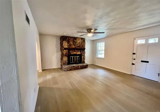 Photo 3 of Single family home for sale at 1156 Jones St, East Saint Louis, IL 62206 | MLS# 25013565 | Listing updated on 2025-03-08