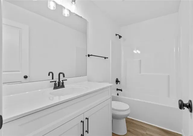 Photo 4 of Single family home for sale at 12 Cumberland Ave, Maryland Heights, MO 63043 | MLS# 25013571 | Listing updated on 2025-03-09