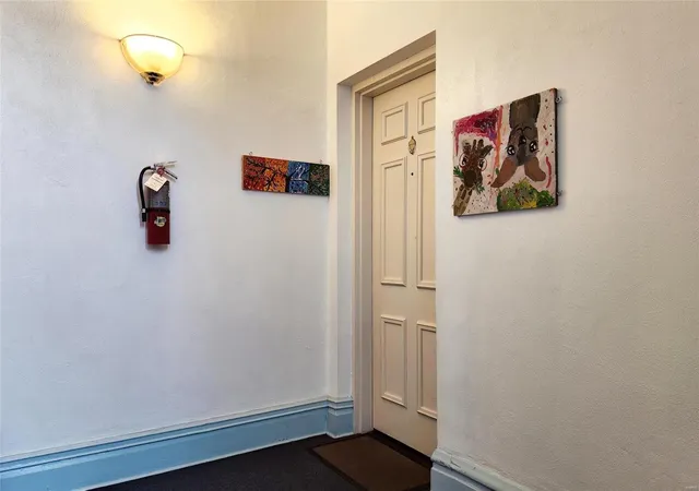Photo 3 of Condo for sale at 5544 Waterman Blvd #2W, Saint Louis, MO 63112 | MLS# 25013602 | Listing updated on 2025-03-19