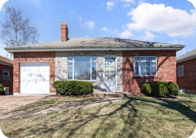 Photo 1 of Single family home for sale at 5943 Bishops Pl, Saint Louis, MO 63109 | MLS# 25013632 | Listing updated on 2025-03-19