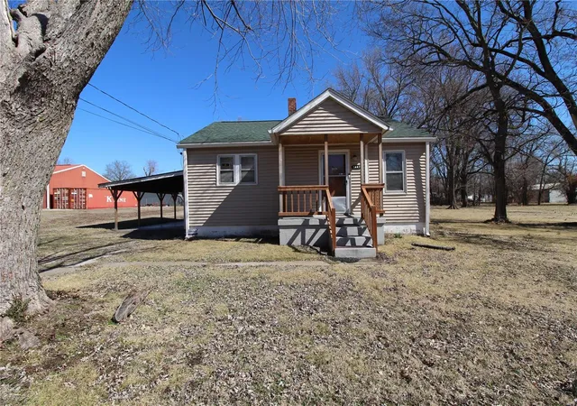 Photo 1 of Single family home for sale at 2447 Donna Dr, East Saint Louis, IL 62206 | MLS# 25013674 | Listing updated on 2025-03-07