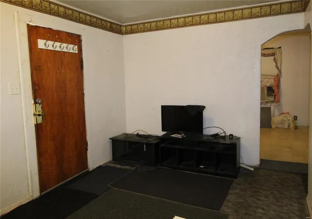Photo 3 of Single family home for sale at 2447 Donna Dr, East Saint Louis, IL 62206 | MLS# 25013674 | Listing updated on 2025-03-07