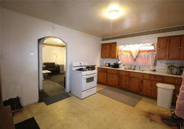 Photo 3 of Single family home for sale at 2447 Donna Dr, East Saint Louis, IL 62206 | MLS# 25013674 | Listing updated on 2025-03-07