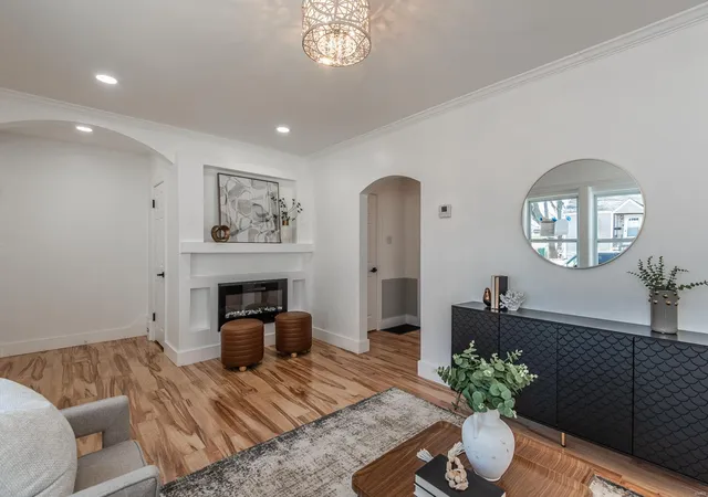 Photo 2 of Sale Pending at 600 Horn Ave, Saint Louis, MO 63125 | MLS# 25013702 | Listing updated on 2025-03-17