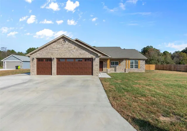 Photo 1 of Single family home for sale at 20 Bartlett Ct, Benton, MO 63736 | MLS# 25013708 | Listing updated on 2025-03-18