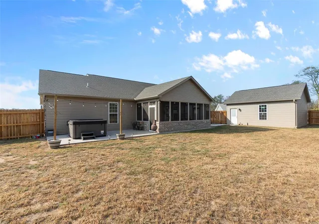 Photo 4 of Single family home for sale at 20 Bartlett Ct, Benton, MO 63736 | MLS# 25013708 | Listing updated on 2025-03-18