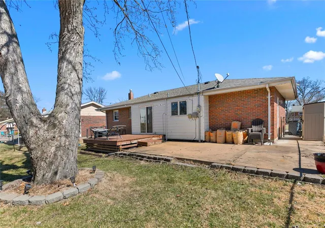 Photo 3 of Sale Pending at 10109 Hammerdale Ln, Saint Louis, MO 63123 | MLS# 25013813 | Listing updated on 2025-03-17