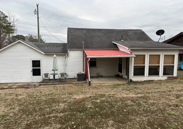 Photo 2 of Sale Pending at 705 Crown St, Marble Hill, MO 63764 | MLS# 25013834 | Listing updated on 2025-03-13