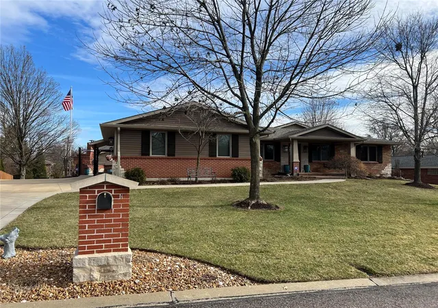 Photo 1 of Sale Pending at 11842 Tescord Dr, Saint Louis, MO 63128 | MLS# 25013847 | Listing updated on 2025-03-10