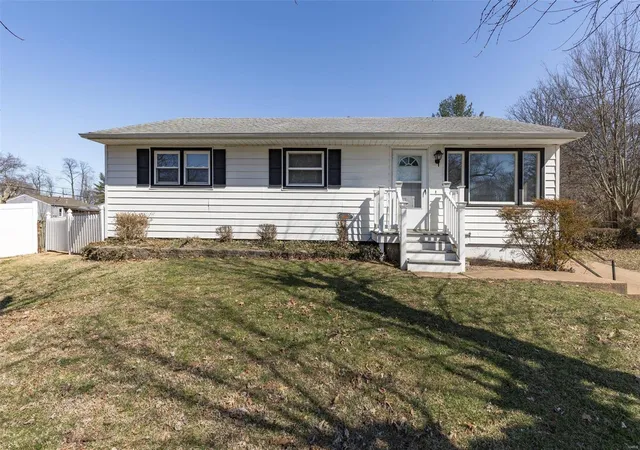 Photo 3 of Single family home for sale at 10400 Bimini Dr, Saint Louis, MO 63123 | MLS# 25013853 | Listing updated on 2025-03-17