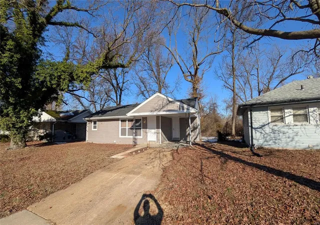 Photo 2 of Single family home for sale at 2105 Jannette, Saint Louis, MO 63136 | MLS# 25013854 | Listing updated on 2025-03-07