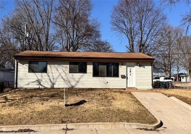 Photo 1 of Single family home for sale at 9801 Traverse Ln, Saint Louis, MO 63134 | MLS# 25013888 | Listing updated on 2025-03-10