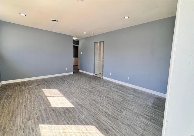 Photo 3 of Single family home for sale at 9801 Traverse Ln, Saint Louis, MO 63134 | MLS# 25013888 | Listing updated on 2025-03-10