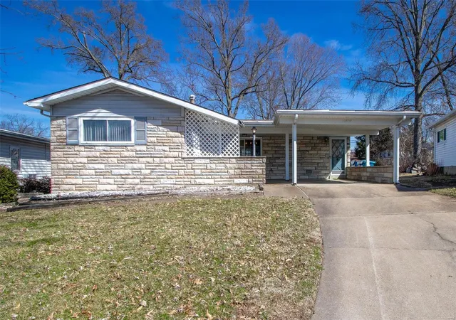 Photo 1 of Single family home for sale at 10409 Fourwinds Ct, Saint Louis, MO 63114 | MLS# 25013937 | Listing updated on 2025-03-20