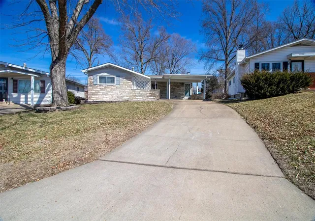 Photo 2 of Single family home for sale at 10409 Fourwinds Ct, Saint Louis, MO 63114 | MLS# 25013937 | Listing updated on 2025-03-20
