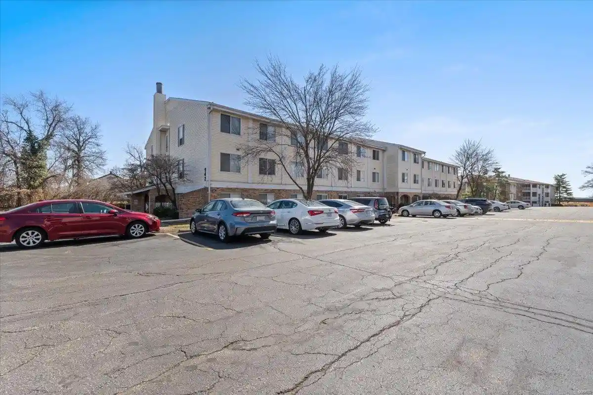 Listing Photo 1 - Condo for sale in 942 Guelbreth Ln located at 942 Guelbreth Ln, St. Louis, MO 63141 - Unit #303