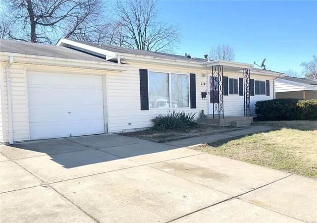 Photo 1 of Single family home for sale at 710 Village Sq Dr, Hazelwood, MO 63042 | MLS# 25013953 | Listing updated on 2025-03-17